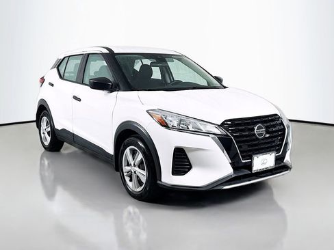 Used 2021 Nissan Kicks S FWD image 3