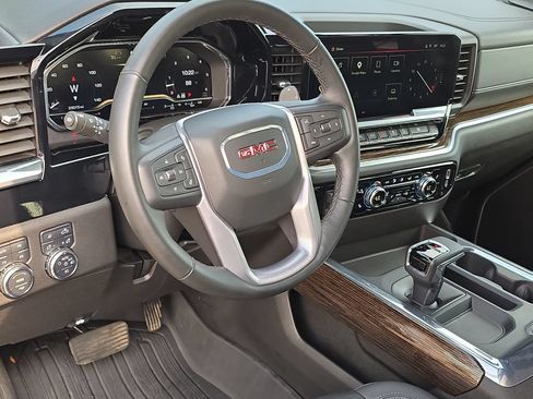 Certified 2025 GMC Sierra 1500 Elevation w/ Elevation Premium Package AWD/4WD image 18
