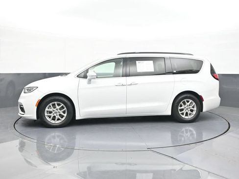 Used 2022 Chrysler Pacifica Touring-L FWD image 8