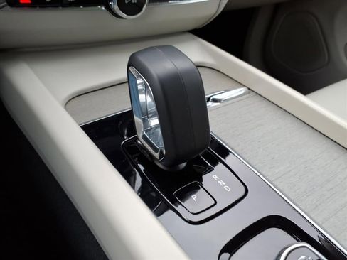 Certified 2023 Volvo XC60 B5 Plus w/ Protection Package Premier image 25