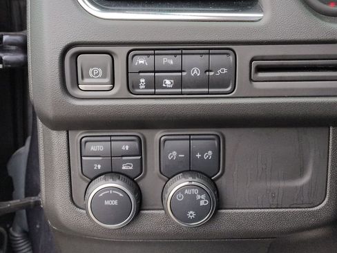 Used 2022 Chevrolet Suburban RST w/ Luxury Package AWD/4WD image 19