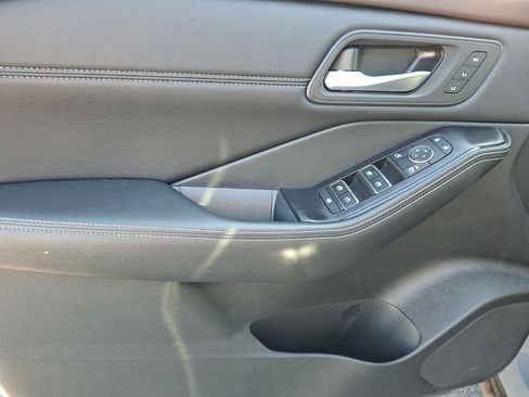 Used 2023 Nissan Rogue SL w/ SL Premium Package image 12