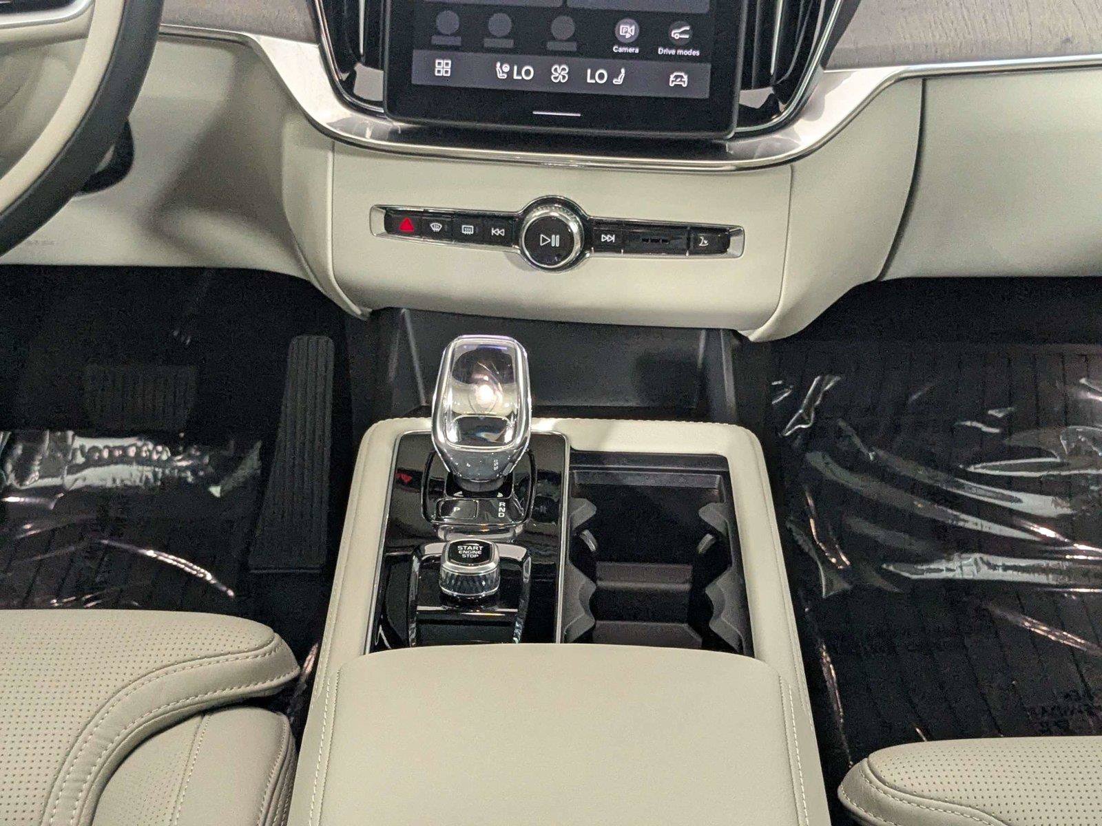 Used 2026 Volvo XC90 B6 Ultra w/ Protection Package Premier AWD/4WD image 43