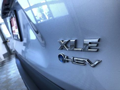 Used 2025 Toyota RAV4 XLE AWD/4WD image 16