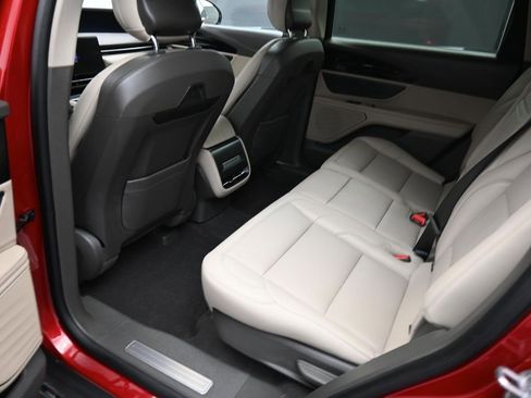 Used 2025 Lincoln Nautilus Premier image 23