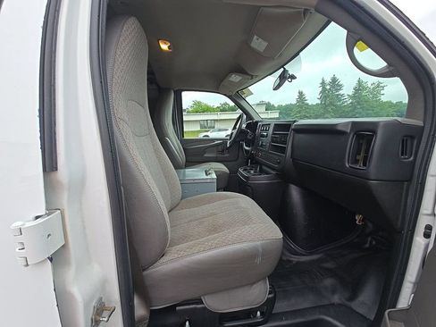 Used 2014 Chevrolet Express 1500 RWD image 4