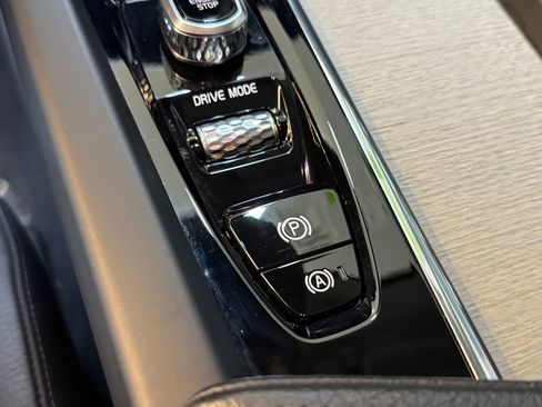 Used 2018 Volvo XC60 T5 Inscription w/ Convenience Package image 21