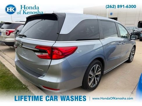 Used 2024 Honda Odyssey Touring image 2