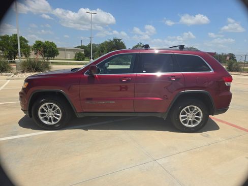 Used 2020 Jeep Grand Cherokee Laredo AWD/4WD image 6