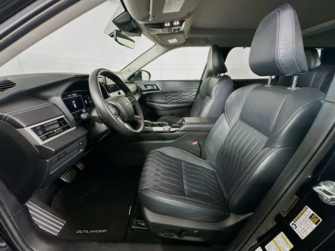 Used 2025 Mitsubishi Outlander SEL FWD image 13