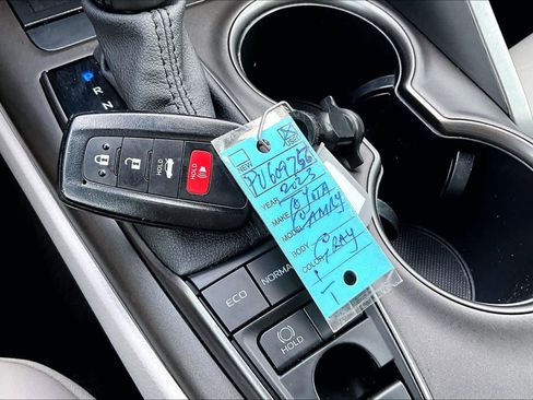 Used 2023 Toyota Camry SE image 15