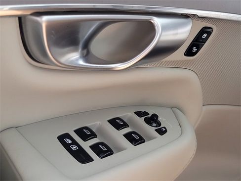 Certified 2024 Volvo XC90 B5 Core image 40