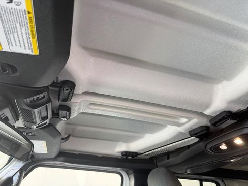 Used 2025 Jeep Wrangler Unlimited Sahara AWD/4WD image 17