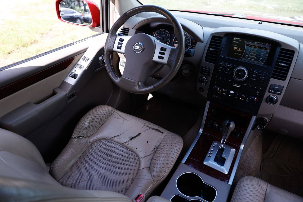 Used 2009 Nissan Pathfinder LE AWD/4WD image 21