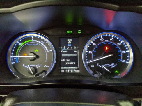Used 2015 Toyota Highlander Limited w/ Driver Technology Package AWD/4WD image 12