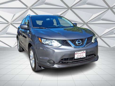 Used 2017 Nissan Rogue Sport SV image 2