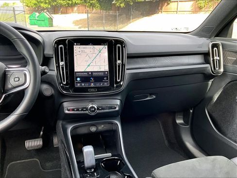 Used 2023 Volvo XC40 Recharge Ultimate AWD/4WD image 9