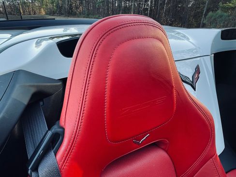 Used 2015 Chevrolet Corvette Z06 w/ 3LZ Preferred Equipment Group image 38