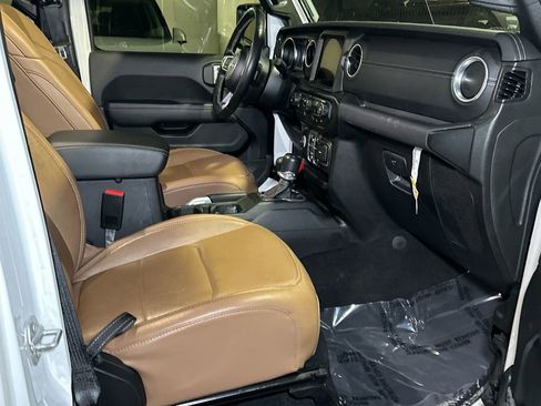 Used 2022 Jeep Wrangler Unlimited Sahara w/ Cold Weather Group image 10