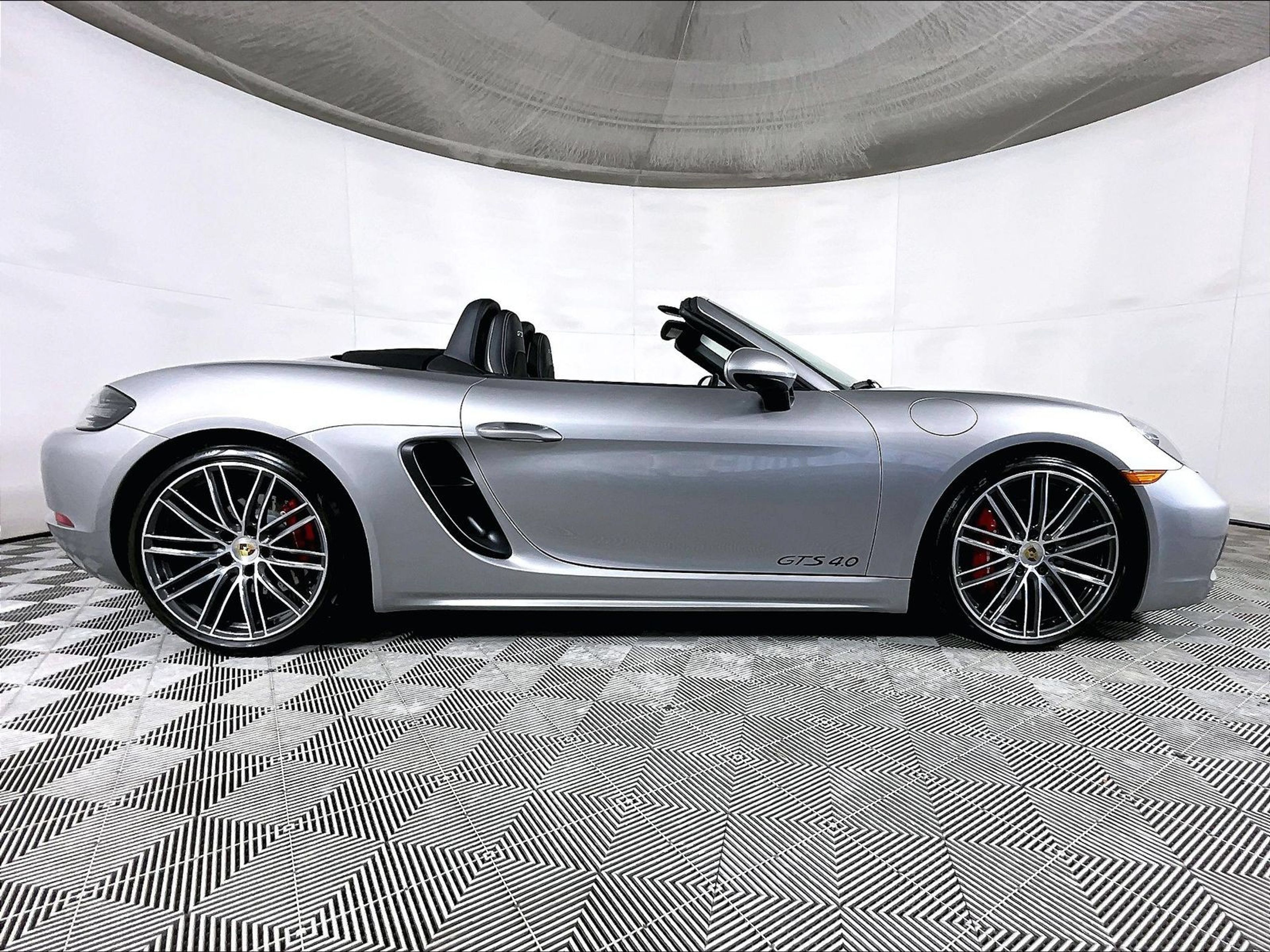 Used 2025 Porsche 718 Boxster GTS RWD image 8