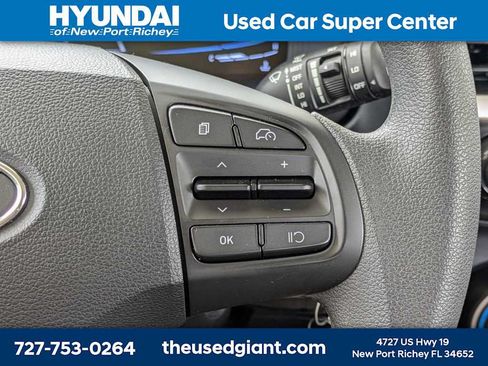 Certified 2025 Hyundai Venue SE FWD image 24