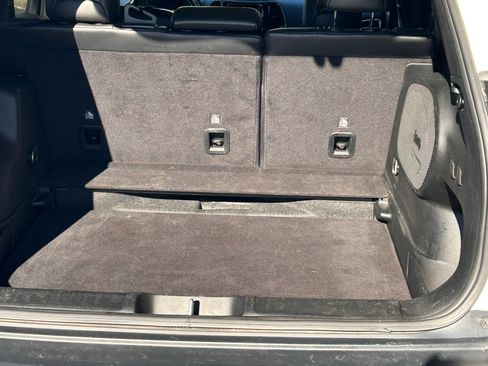 Used 2021 Jeep Cherokee Limited image 16