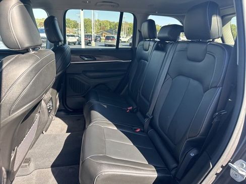 Used 2023 Jeep Grand Cherokee Limited w/ Luxury Tech Group II image 12