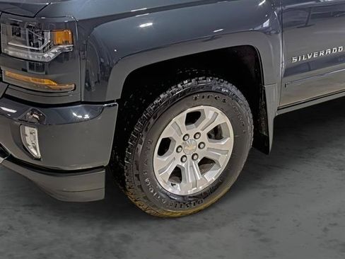 Used 2018 Chevrolet Silverado 1500 LT w/ All Star Edition AWD/4WD image 7
