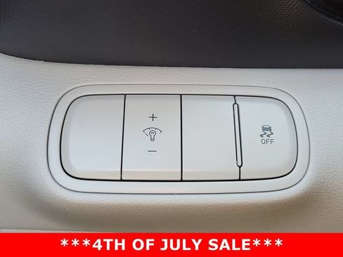 Used 2025 Hyundai Venue SEL FWD image 18