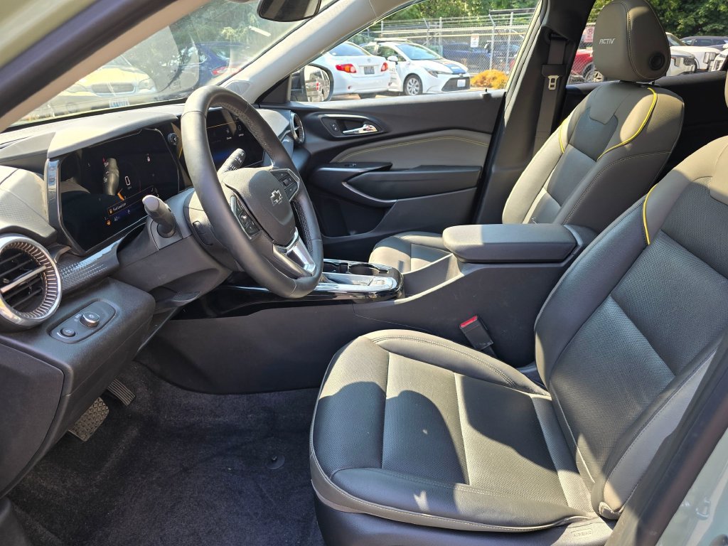 Used 2025 Chevrolet Trax ACTIV w/ Sunroof Package FWD image 8