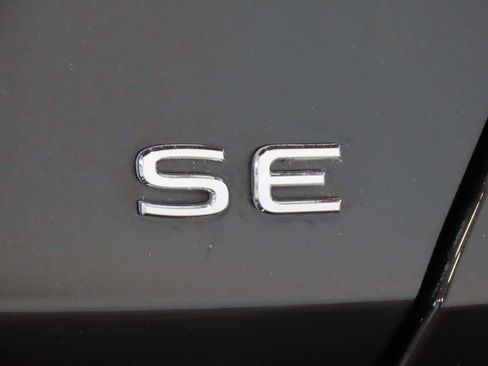 Used 2024 Volkswagen Jetta SE image 6