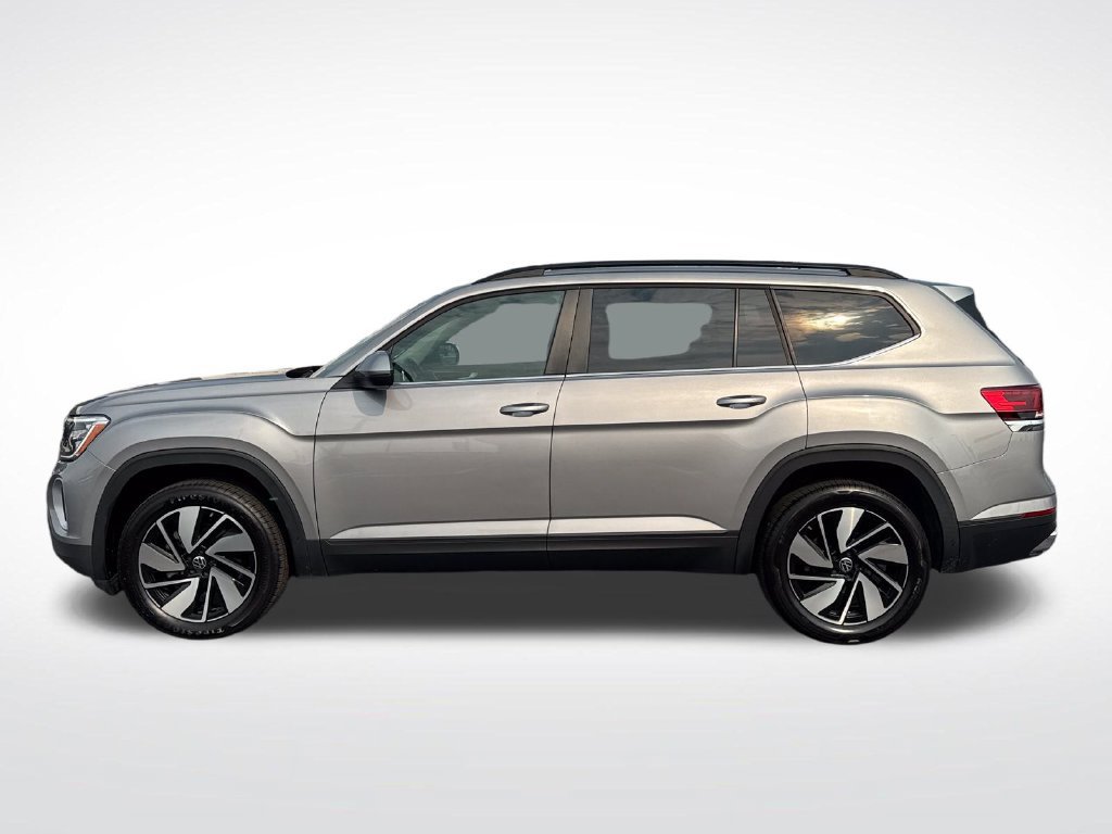 Used 2024 Volkswagen Atlas SE FWD image 2