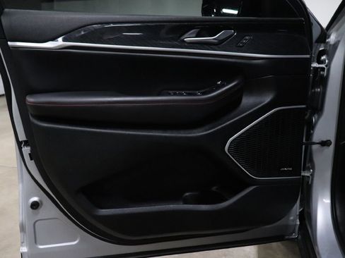 Used 2022 Jeep Grand Cherokee Trailhawk image 9