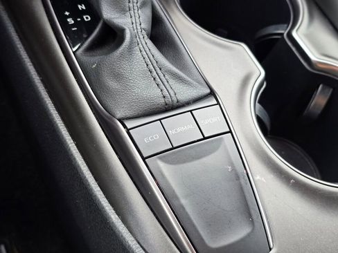 Used 2024 Toyota Camry SE image 33