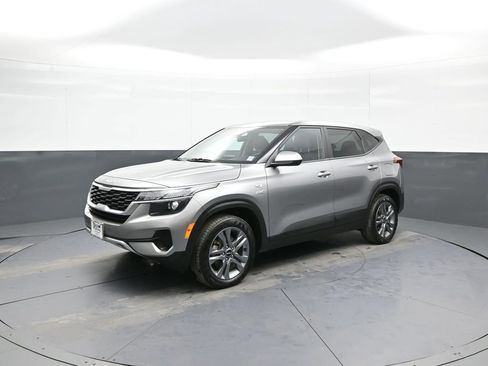 Certified 2023 Kia Seltos LX image 10