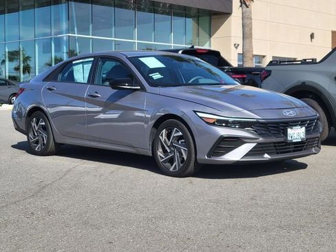 Certified 2025 Hyundai Elantra SEL FWD image 28