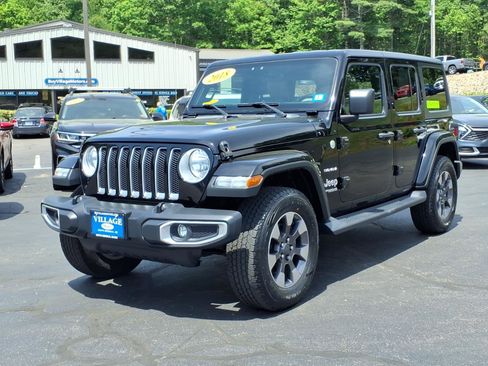 Used 2018 Jeep Wrangler Unlimited Sahara AWD/4WD image 2