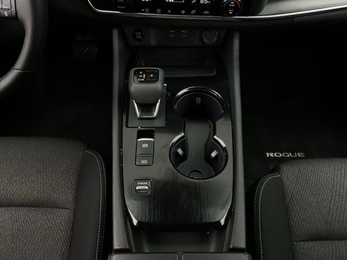 Used 2025 Nissan Rogue SV image 15
