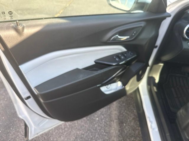 Used 2025 Chevrolet Trax LT w/ Driver Confidence Package FWD image 40