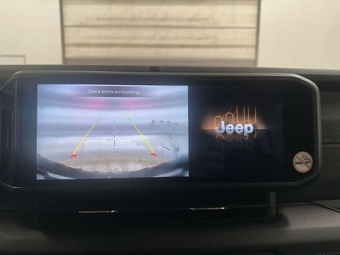 Used 2024 Jeep Wrangler Unlimited Rubicon image 23