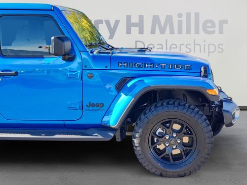 New 2025 Jeep Gladiator High Tide image 8