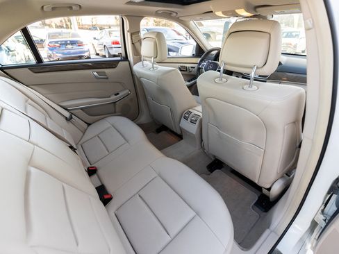 Used 2014 Mercedes-Benz E 350 4MATIC Sedan image 24