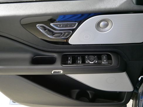 Used 2026 Lincoln Aviator Reserve AWD/4WD image 19
