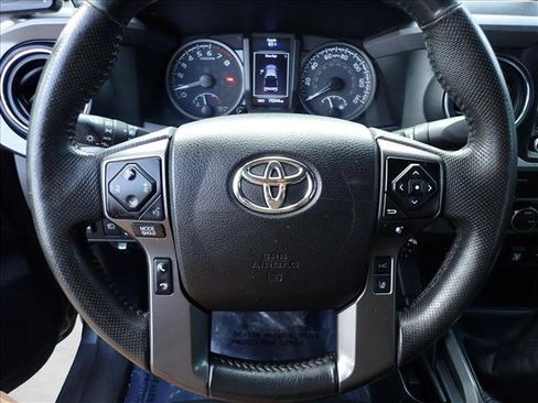 Used 2022 Toyota Tacoma TRD Off-Road w/ TRD Premium Off Road Package AWD/4WD image 13