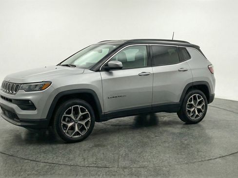 Used 2025 Jeep Compass Limited AWD/4WD image 3