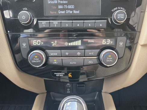 Used 2017 Nissan Rogue SV image 14