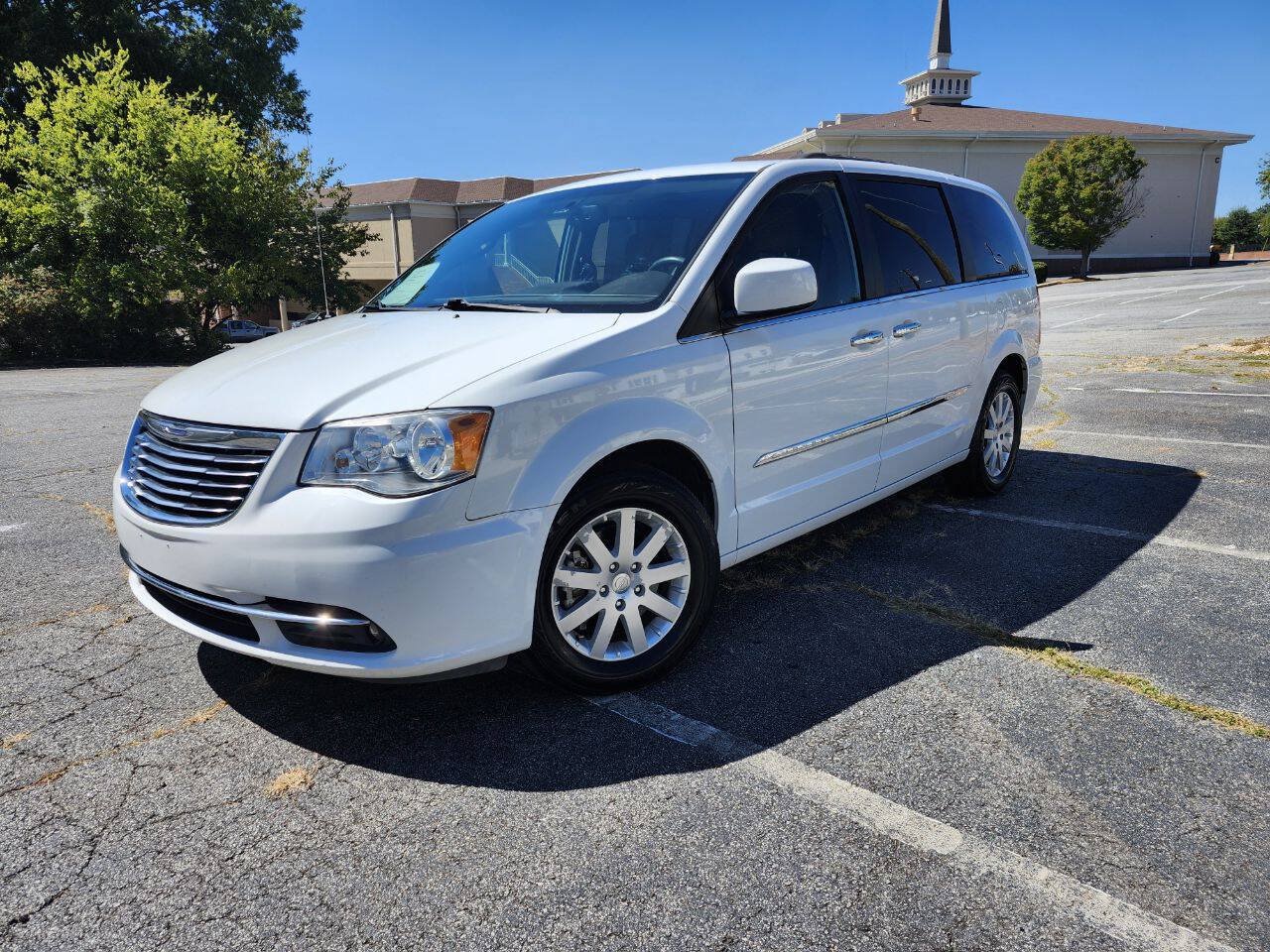 Used 2015 Chrysler Town & Country Touring w/ Driver Convenience Group FWD image 4