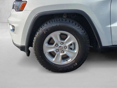 Used 2017 Jeep Grand Cherokee Laredo image 23