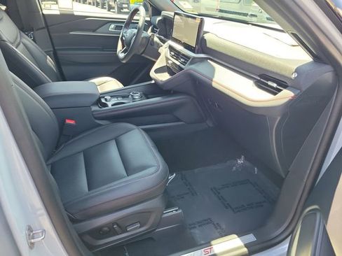 Used 2026 Ford Explorer ST-Line w/ ST-Line Street Pack image 14
