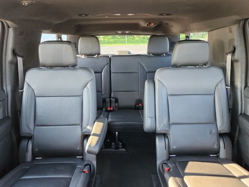 Used 2021 Chevrolet Suburban Z71 w/ Luxury Package AWD/4WD image 11